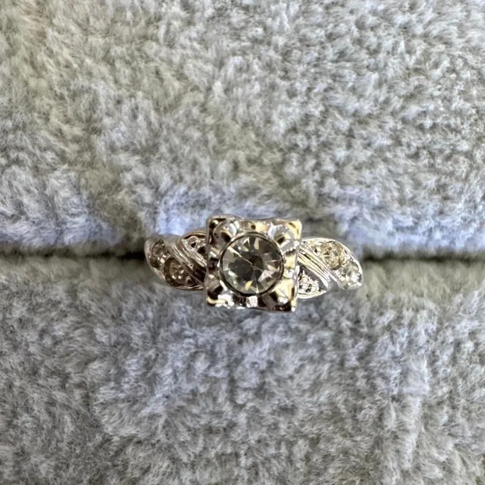 Unbranded Women's Silver and White Jewellery